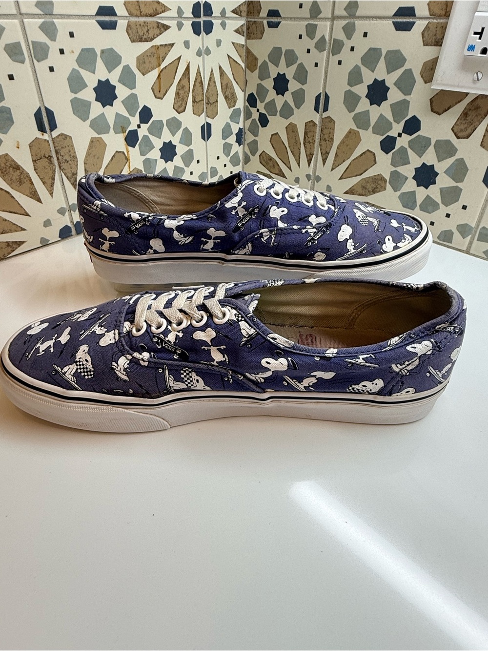 🏷️SALE Vans x Peanuts Snoopy Skating Authentic Sneakers Men’s 9 Women’s 10.5